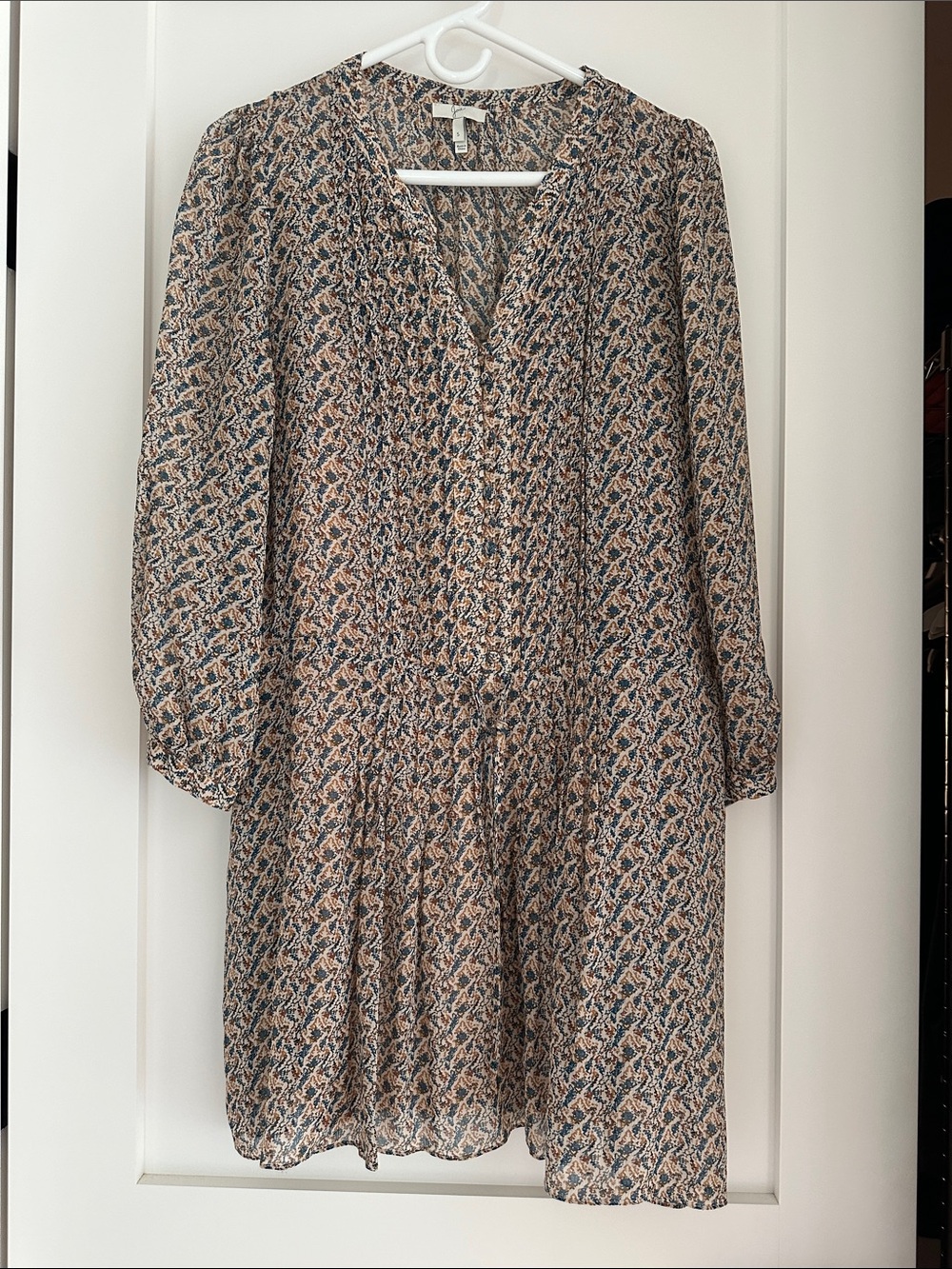 Joie Printed V-Neck Long Sleeve Dress in Silk Blue and Cream.